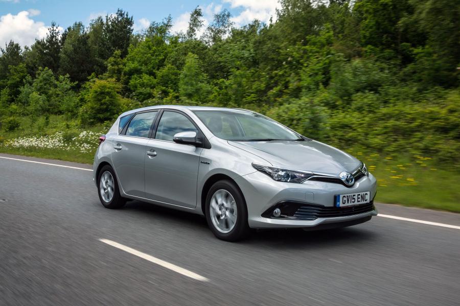  Toyota Auris Hybrid 2015 года  (UK) (фото 14 из 23)